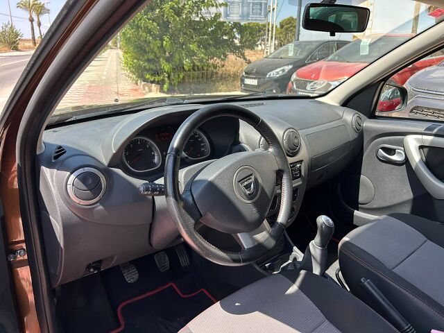 DACIA DUSTER LAUREATE 1.5 DCI SPANISH LHD IN SPAIN 29000 MILES SUPERB 2014